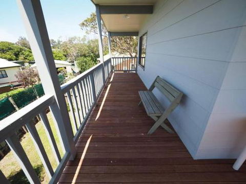 Sunset Deck Beach House Sandy Point - Brisbane Tourism 6