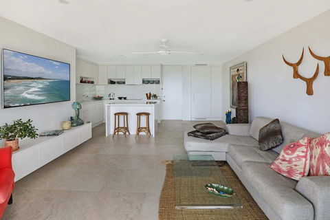 SPECTACULAR OCEAN FRONT Sounion6 - Tourism Brisbane 1