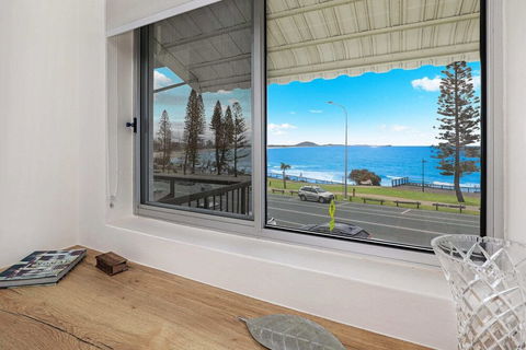 SPECTACULAR OCEAN FRONT Sounion6 - Tourism Brisbane 2