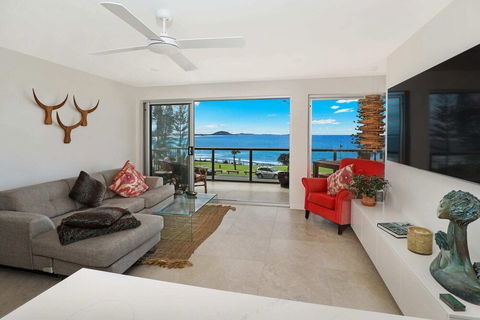 SPECTACULAR OCEAN FRONT Sounion6 - Tourism Brisbane 5