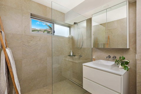 SPECTACULAR OCEAN FRONT Sounion6 - Tourism Brisbane 4