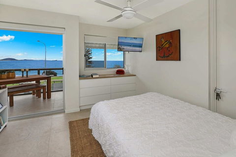 SPECTACULAR OCEAN FRONT Sounion6 - Tourism Brisbane 0