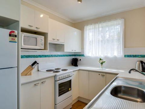 WIRANI On The WATER Sanctuary Point 4pm Check Out Sundays - Tourism Brisbane 2