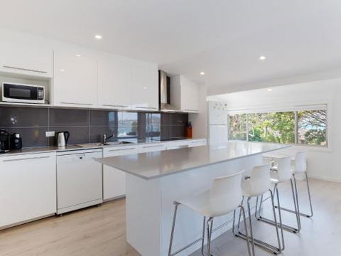 Blue Waters 7 Cook St. Pet Friendly & Water Views - Tourism Brisbane 6