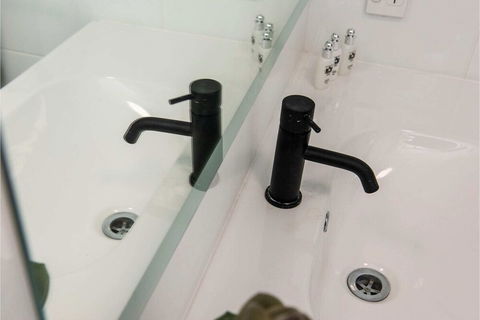 Modern 1 Bedroom Apartment Near The River And The City - Tourism Brisbane 4