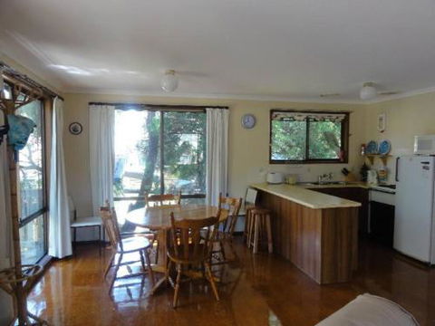 14 Tecoma Avenue Sandy Point - Tourism Brisbane 6
