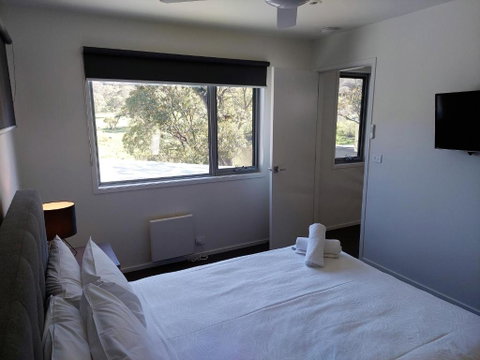 Iron Bark Chalet - Brisbane Tourism 1