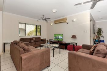 Oceansprey Beachfront Apartments - Brisbane Tourism 4
