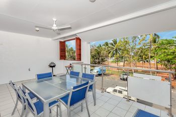 Oceansprey Beachfront Apartments - Brisbane Tourism 5