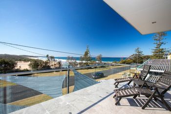 DOLPHIN VIEWS - Tourism Brisbane 0