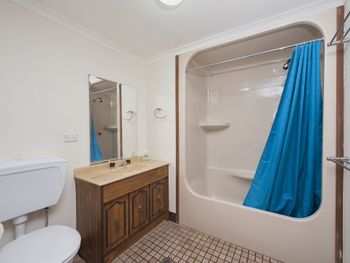 Tradewinds Unit 1 / 110 Victoria Parade - Tourism Brisbane 5
