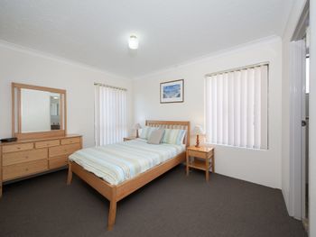 Tradewinds Unit 1 / 110 Victoria Parade - Tourism Brisbane 2