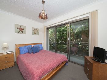 Tradewinds Unit 1 / 110 Victoria Parade - Tourism Brisbane 6