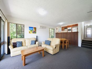 Tradewinds Unit 1 / 110 Victoria Parade - Tourism Brisbane 4