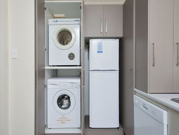 Shoal Bay Road Bay Village Unit 08 47 - Tourism Brisbane 1