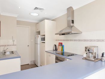 Grevillia Bay Parklands Unit 49 / 2 Gowrie Avenue - Tourism Brisbane 4