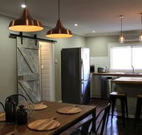 Tranquil 3 Bedroom Next To National Park - Brisbane Tourism
