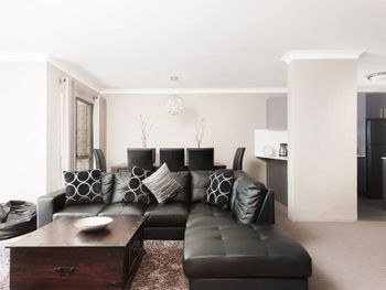 Nicholli Bay Parklands Unit 34 / 2 Gowrie Avenue - Tourism Brisbane 6