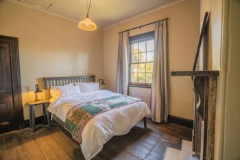 Hill End Historic Cottages - Brisbane Tourism 3
