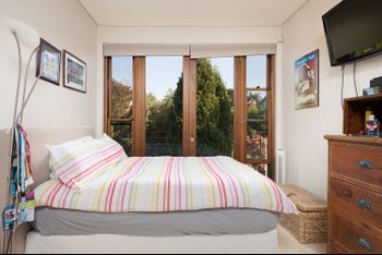 Stunning East Suburb Coastal Home H373 - Tourism Brisbane 4