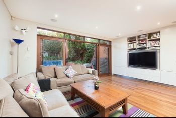 Stunning East Suburb Coastal Home H373 - Tourism Brisbane 1
