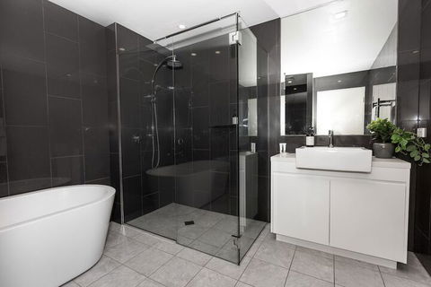 Trendy Self Contained City Apartment - Tourism Brisbane 5