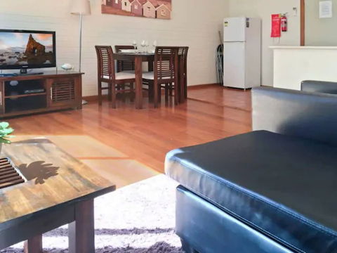 Sun, Beach, Shops, Wifi, Netflix - Tourism Brisbane 6