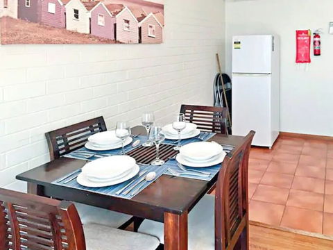 Sun, Beach, Shops, Wifi, Netflix - Tourism Brisbane 4