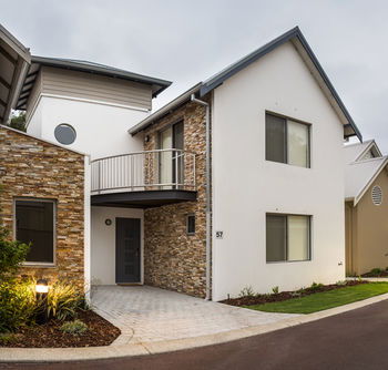 Forte Capeview Apartments - Brisbane 4u 2