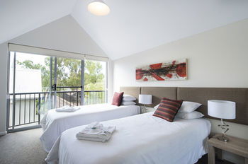 Forte Capeview Apartments - Brisbane 4u 4