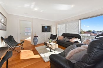 Spacious & Bright 4 Bedroom Home - Brisbane Tourism 0