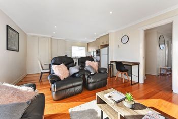 Spacious & Bright 4 Bedroom Home - Brisbane Tourism 1