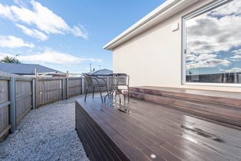 Spacious & Bright 4 Bedroom Home - Brisbane Tourism 3