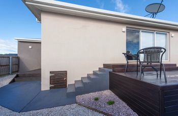 Spacious & Bright 4 Bedroom Home - Brisbane Tourism 5