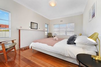 Spacious & Bright 4 Bedroom Home - Brisbane Tourism 4