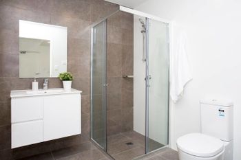 Designer Executive Apartment + Parking Near Train - Brisbane 4u 6