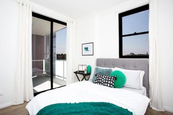 Designer Executive Apartment + Parking Near Train - Brisbane 4u 2