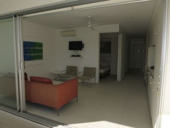 SoCal Swim Out 2 Bedroom Apartment - Tourism Brisbane 6