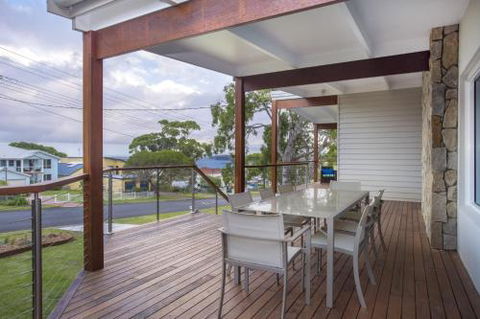 THE PERFECT BEACH HOUSE - Tourism Brisbane 4