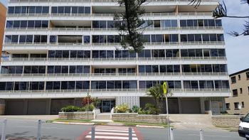 Point Break 2 Bedroom Apartment - Tourism Brisbane 3