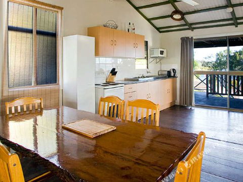 1770 Beach Accommodation Elliot Lodge - Brisbane Tourism 3