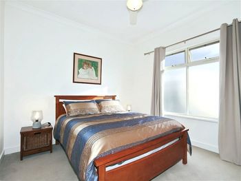 Modern Seaside Sanctuary - Brisbane Tourism 4