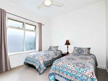 Modern Seaside Sanctuary - Brisbane Tourism 5