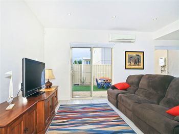 Modern Seaside Sanctuary - Brisbane Tourism 6