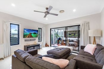 Paradise At The Point - Tourism Brisbane 0