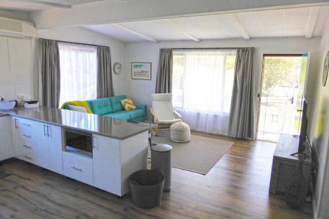 The Relax Shack At Culburra Beach Sleeps 7 - Tourism Brisbane 3