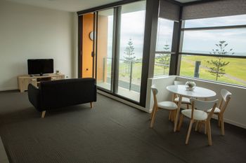Watt Street 1 BR Apartment W Ocean Views - Tourism Brisbane 0