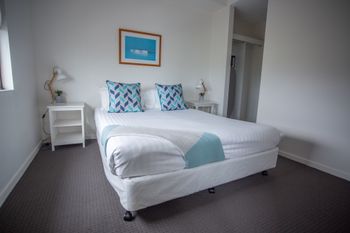 Watt Street 1 BR Apartment W Ocean Views - Tourism Brisbane 3