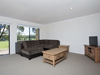 Villa 127 Horizons Golf Resort - Brisbane Tourism 6