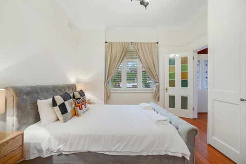 HomeHotel LuxuryHome 500m Crows Nest Shops - Brisbane Tourism 1